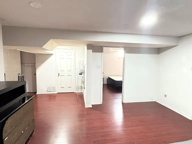 70 Aldergrove Dr #BASEMENT — Photo 4