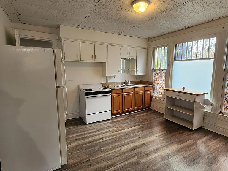 305 W Vine St — Photo 7