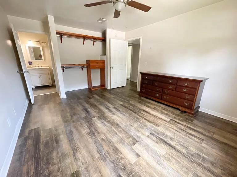 425 Cambout St — Photo 10