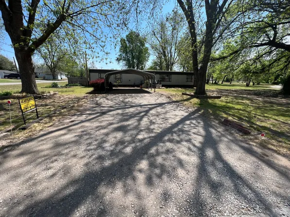 300 S 11th St, Tonkawa, OK 74653