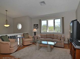 65 Greenbrier Rd, Narragansett, RI 02882