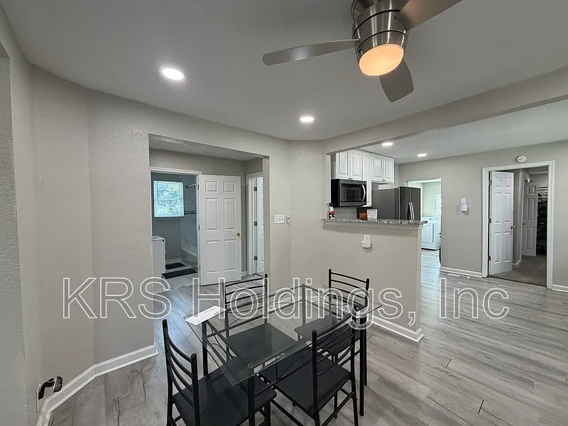 3 bed, 2.0 bath, 1172 sqft, $2,050 — Photo 3