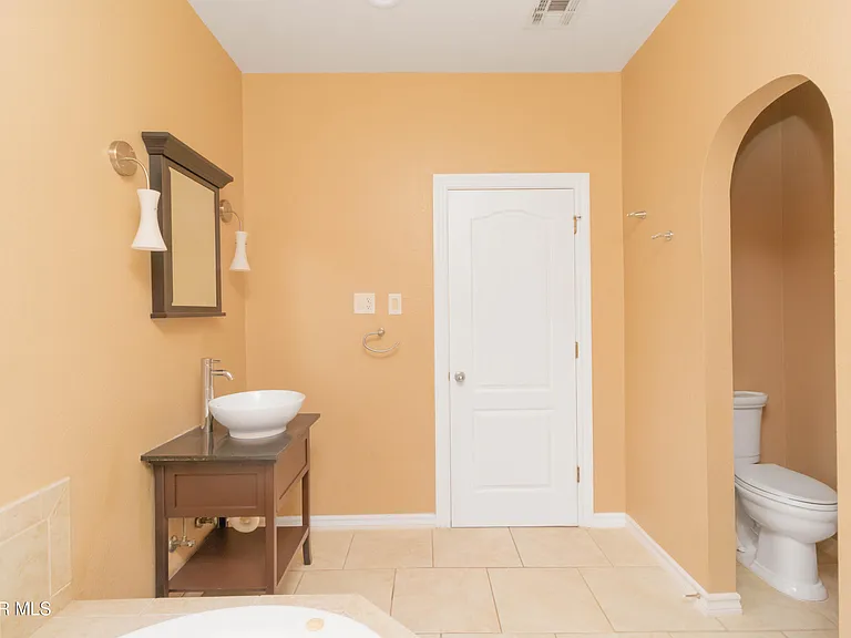 4744 Excalibur Dr — Photo 38