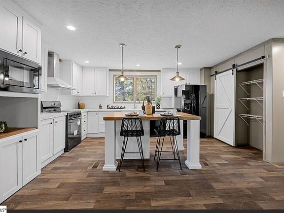 5th image of 2578 John Dodd Rd