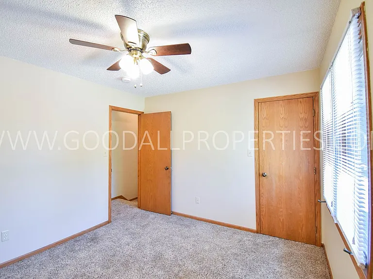 1104 Prairie View Dr — Photo 18