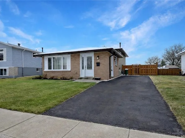 47 Odessa St, Hamilton, ON L8J 1A3