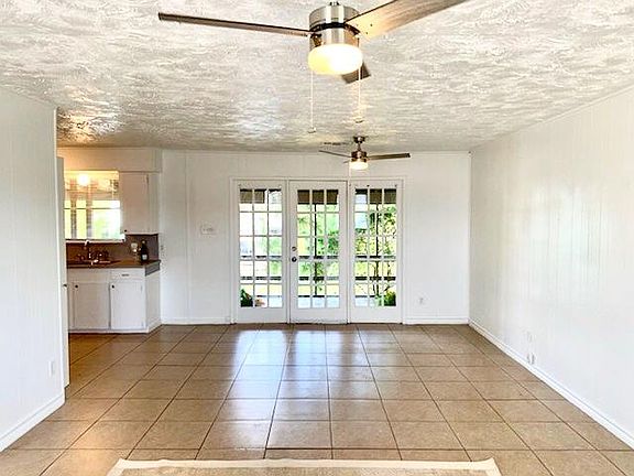 4th image of 239 Barracuda St