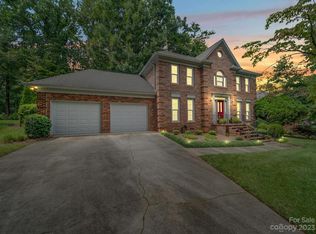 2143 Kilkenney Hill Rd, Matthews, NC 28105