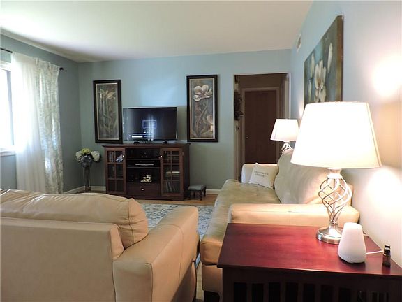 4th image of 69 Lyncrest Dr