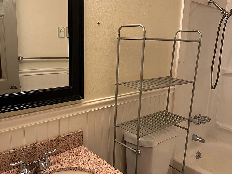 2460 SW Pickford St #4 — Photo 7