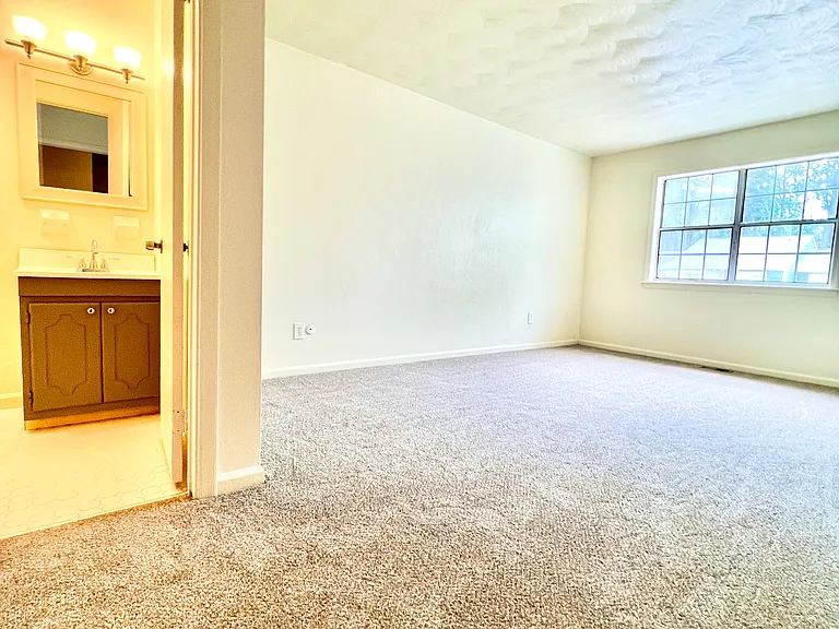 Master with full bathroom and walk-in closet