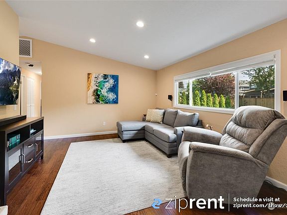 5th image of 1120 195th St SW