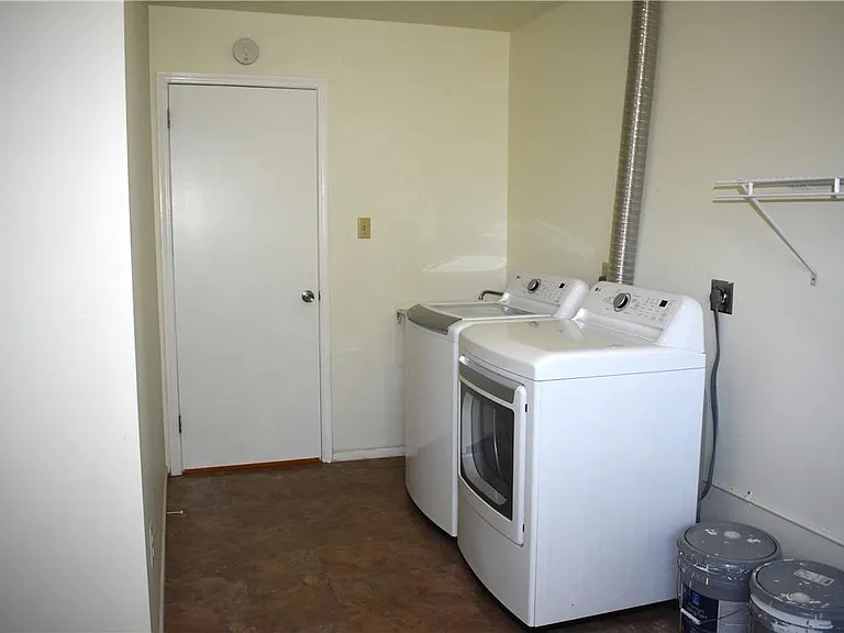 1604 Shenandoah Ct — Photo 13