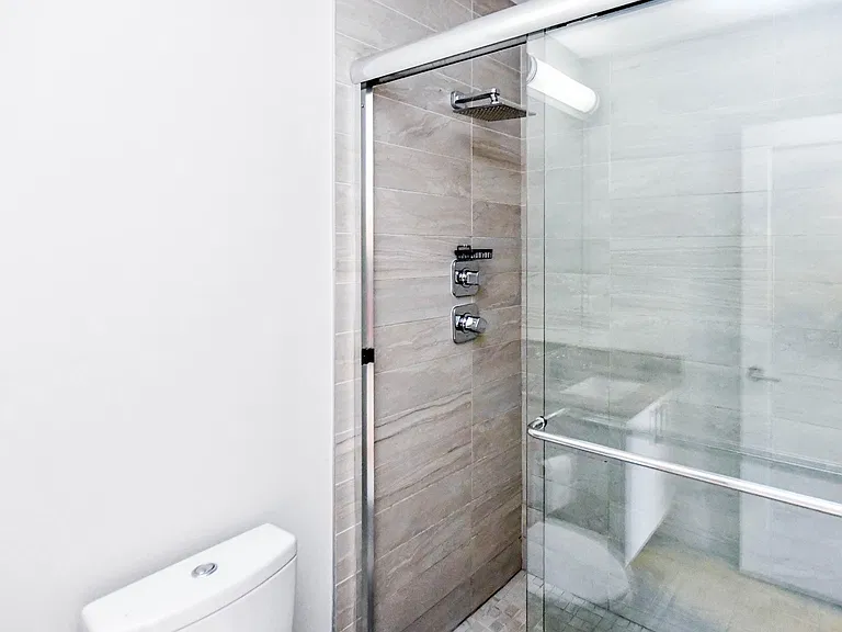 913 Quincy St NE #3 — Photo 36