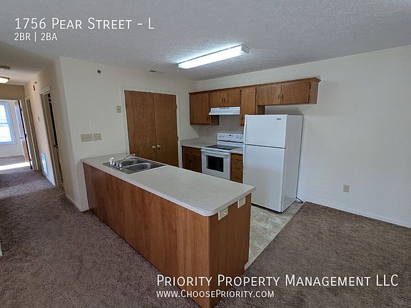 4th image of 1756 Pear St Suite L