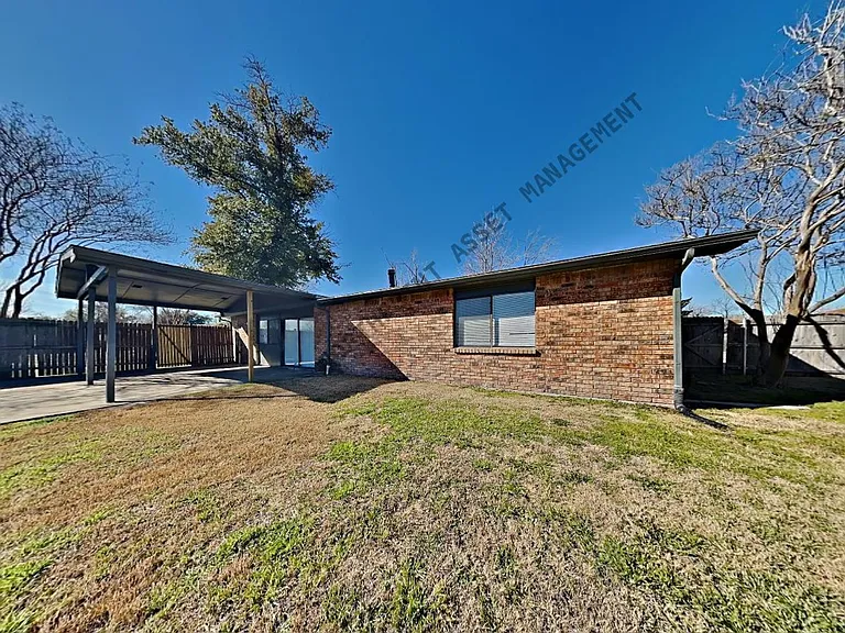 8825 Miami Dr — Photo 23