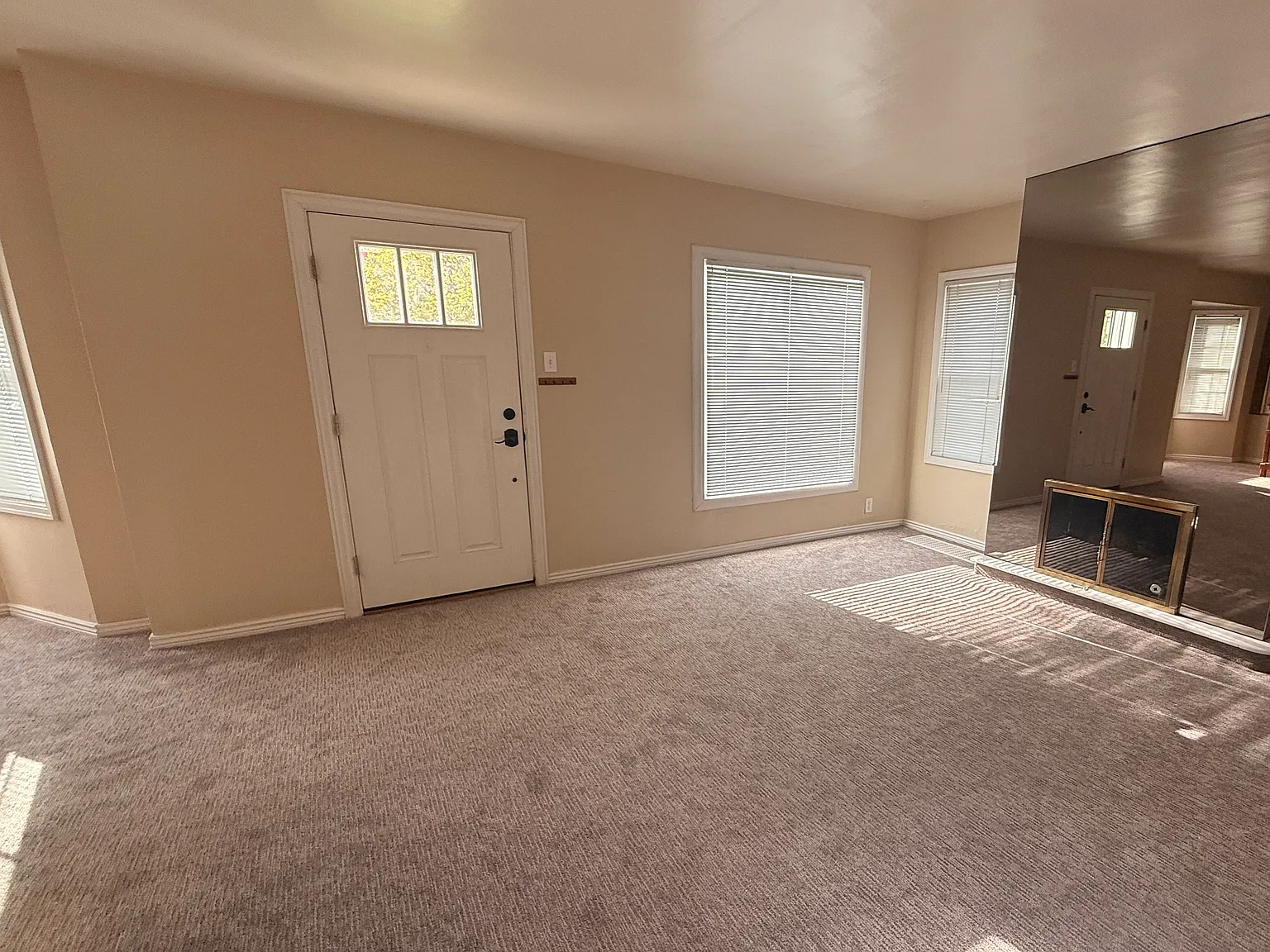 1 bed, 835 sqft, $1,500 — Photo 3