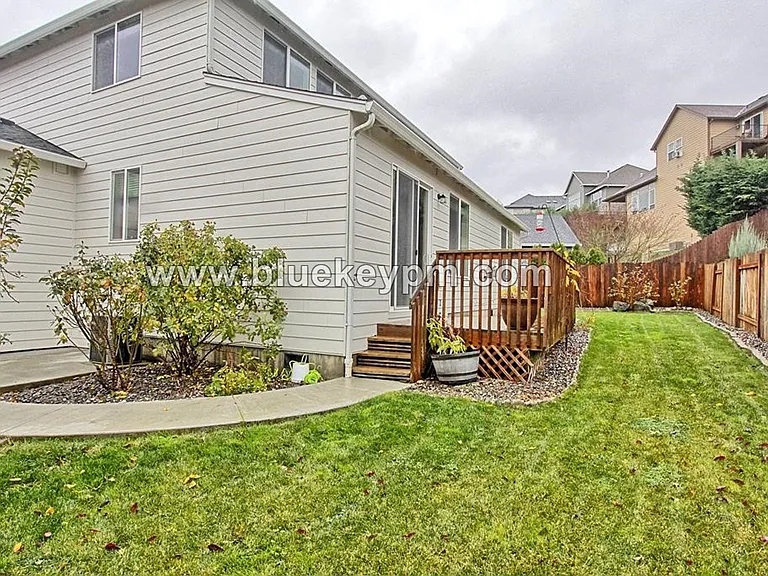907 N 9th Way — Photo 16