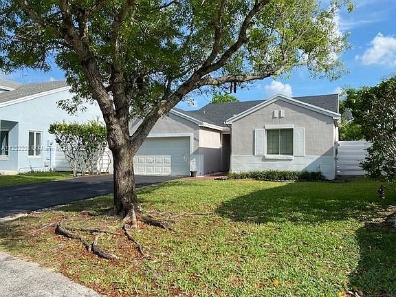 3rd image of 14673 SW 142nd Place Cir #14673