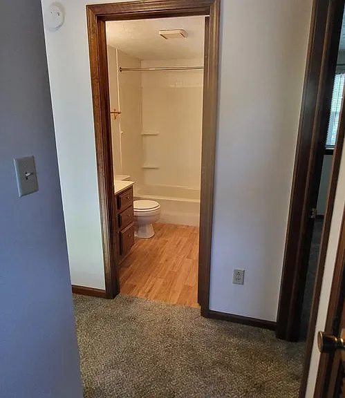 1817 W Chestnut St — Photo 4