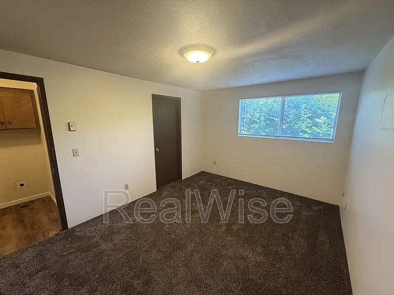 1229 NW Highland Ave #B — Photo 16
