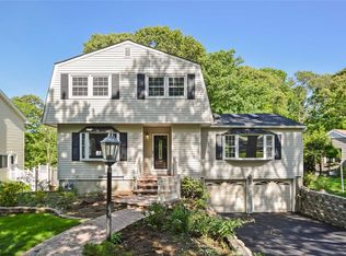 5 Antoine Ct, Huntington, NY 11743