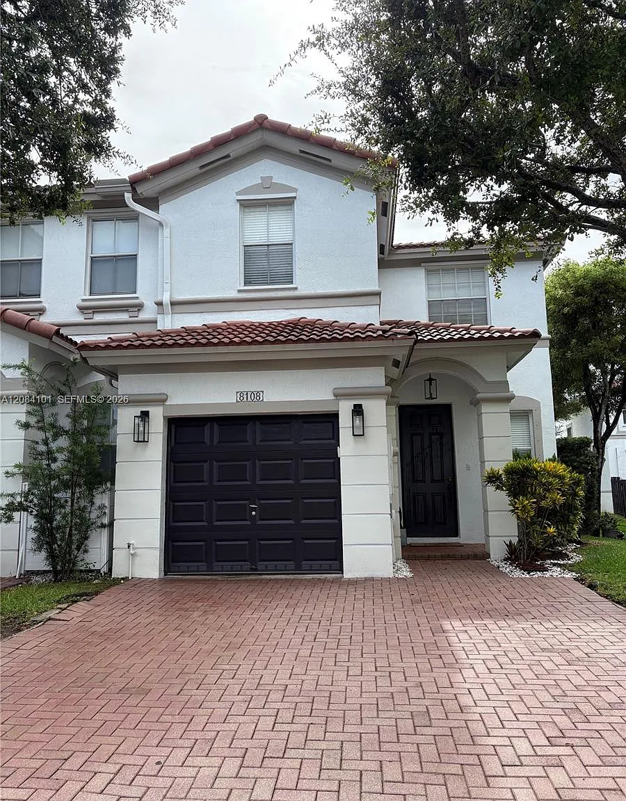 Islands At Doral 1st Addn — Photo 1