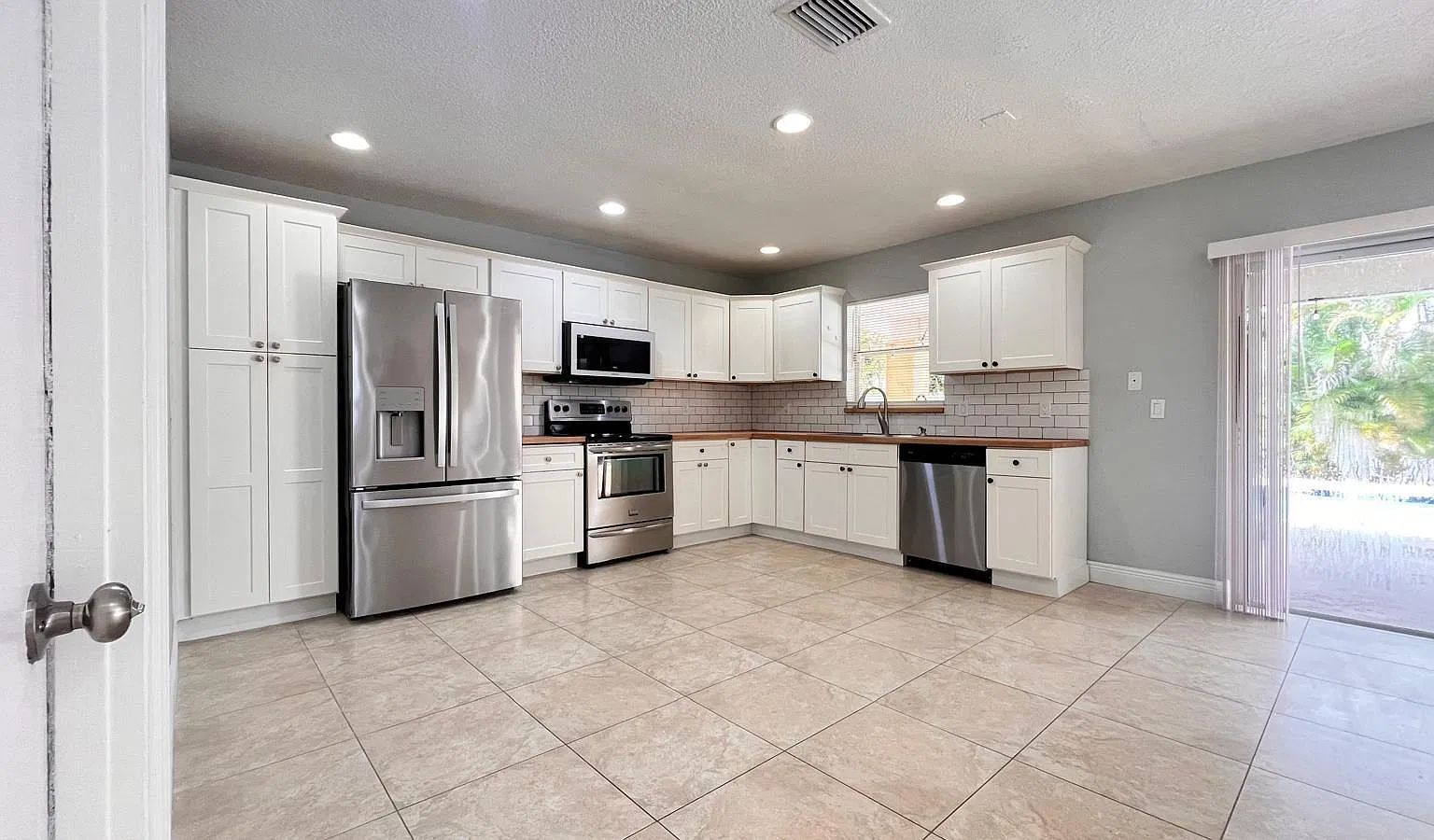 3 bed, 1761 sqft, $3,450 — Photo 3