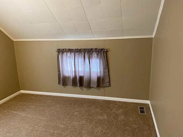 310 W Edgington St — Photo 7