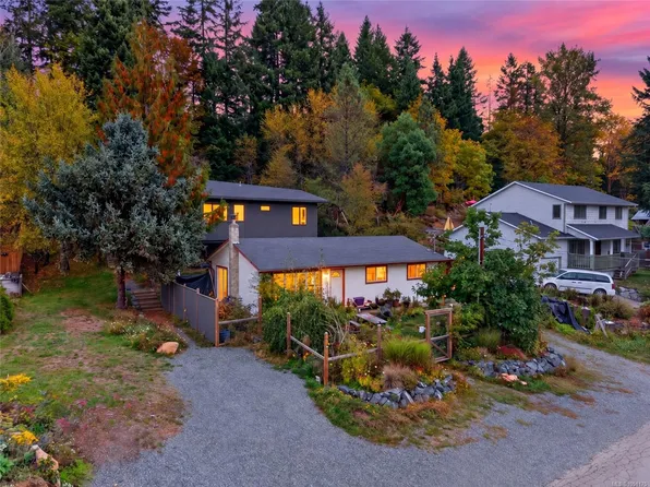 2522 Dunsmuir Ave, Cumberland, BC V0R 1S0