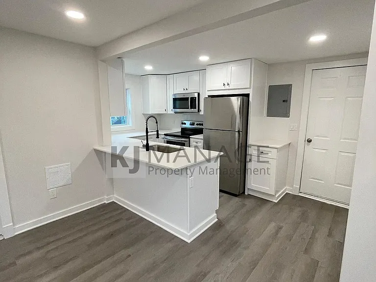 508 E Bernhard Ave — Photo 5