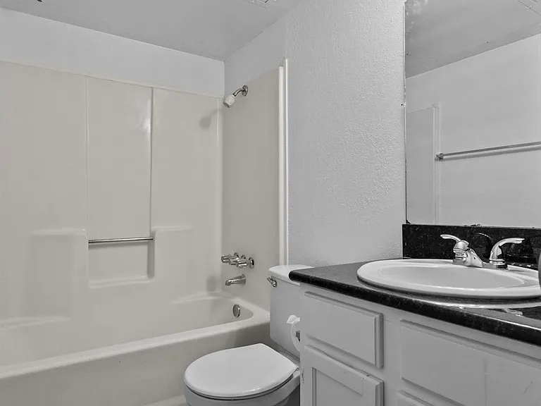 320 E 4th St #106 — Photo 20