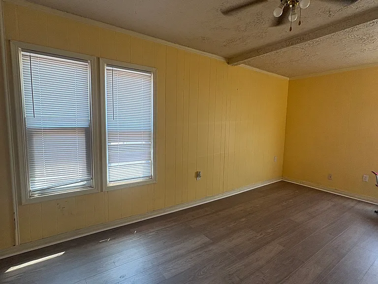 703 W B Ave — Photo 3