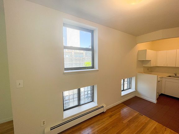 5th image of 424 W 53rd St APT 3C