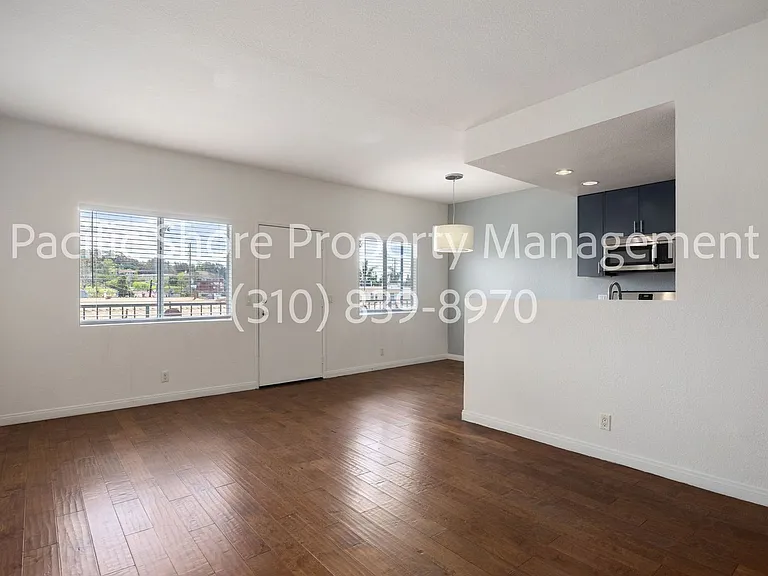 Las Colinas Apartments — Photo 3
