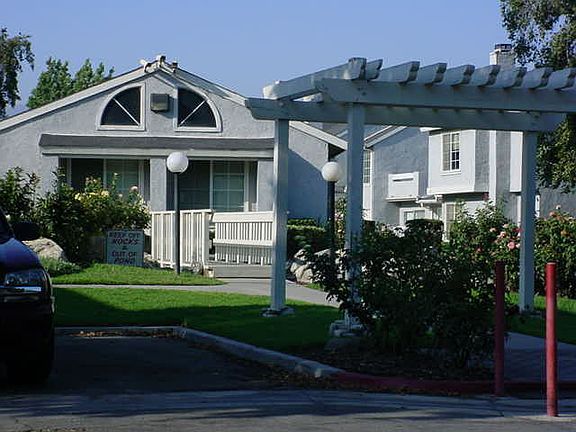 CLUBHOUSE AND POOL