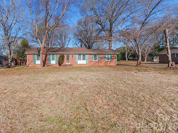 2nd image of 117 Autumn Ln