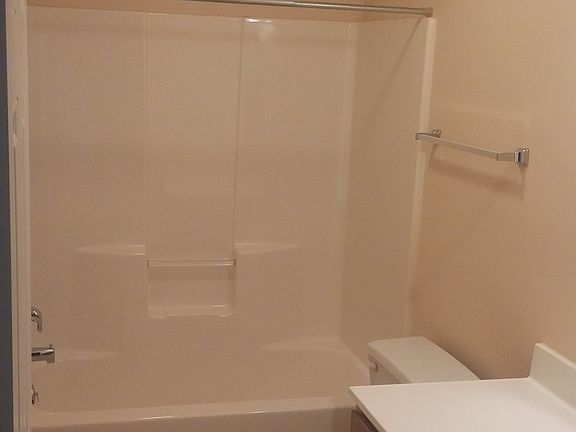 2nd image of 404 Villas Ct