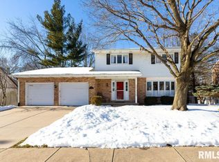 4400 Apple Valley Dr, Bettendorf, IA