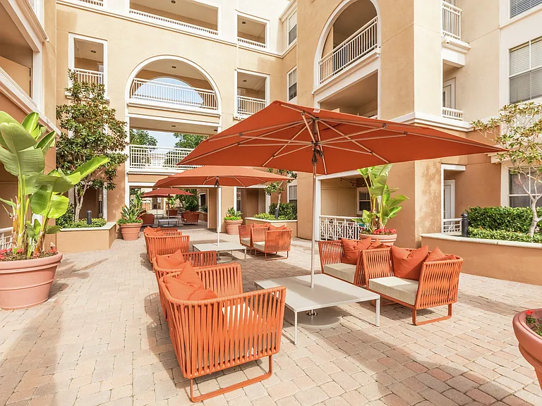 La Jolla Palms Apartment Homes — Photo 12