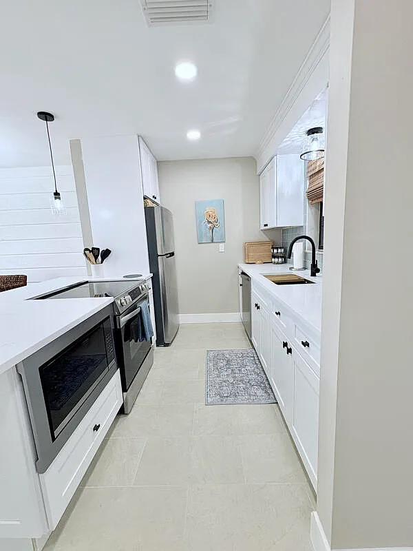 1 bed, 1.0 bath, 767 sqft, $1,950 — Photo 2