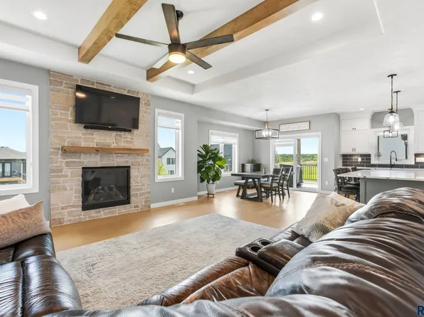 7428 E Twin Pines Ct, Sioux Falls, SD 57110