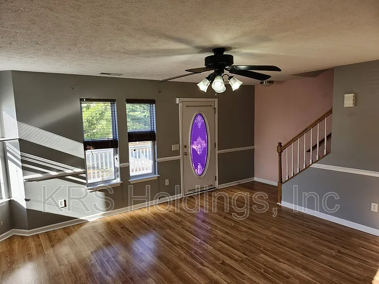 1210 Victorian Village Dr — Photo 4