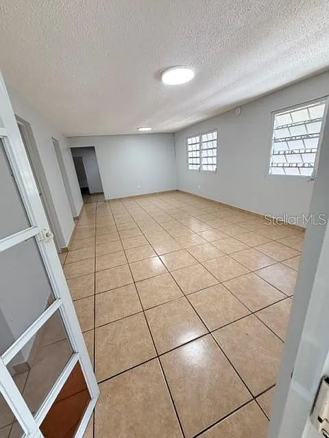 3 bed, 1.5 bath, 2000 sqft, $1,250 — Photo 3