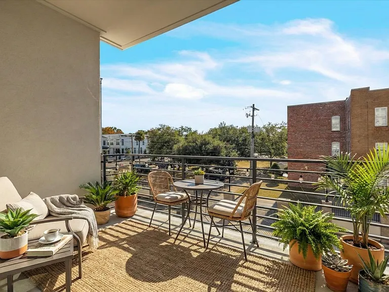 Skylark Apartments — Photo 12