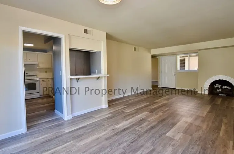 45 Grande Paseo — Photo 2