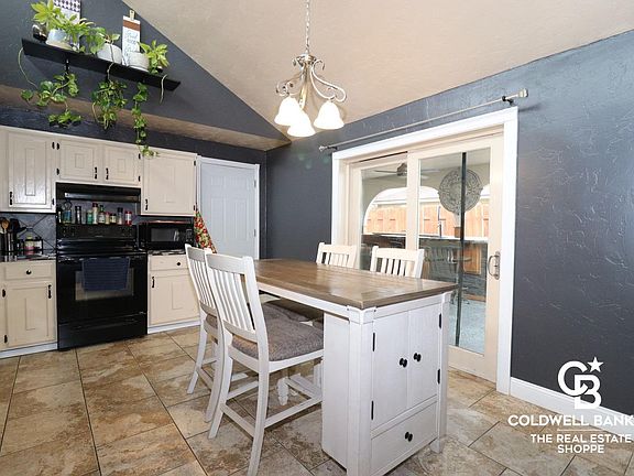 5th image of 2601 E Fair St