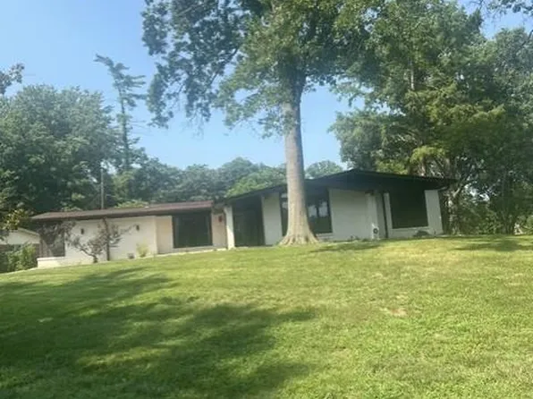 401 Andover Ln, Ballwin, MO 63011