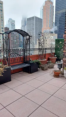 Rented by Coldwell Banker Warburg | media 13