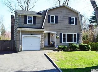 2 W Sanders St, Greenlawn, NY 11740